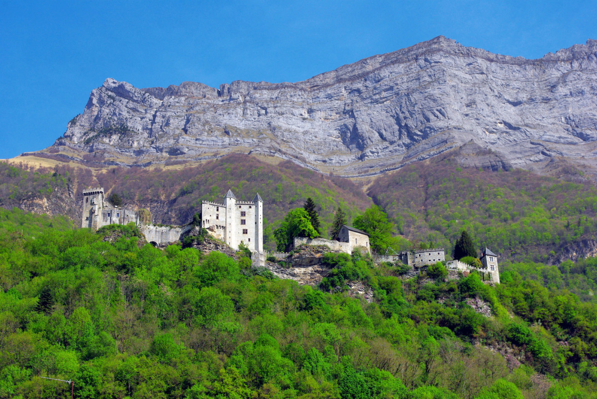 Un des châteaux de Savoie : Miolans © French Moments