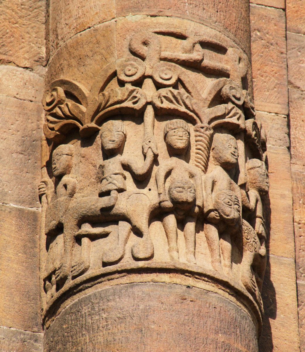 Cathédrale de Spire - Sculptures romanes sur une colonne © Gerd Eichmann - licence [CC BY-SA 4.0] from Wikimedia Commons