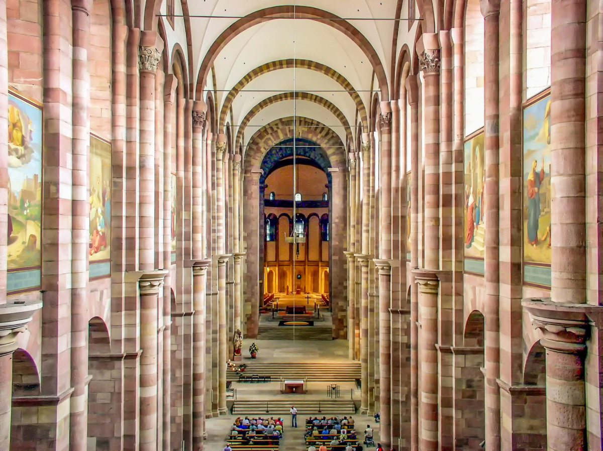 La nef de la cathédrale de Spire © TeKaBe - licence [CC BY-SA 4.0] from Wikimedia Commons