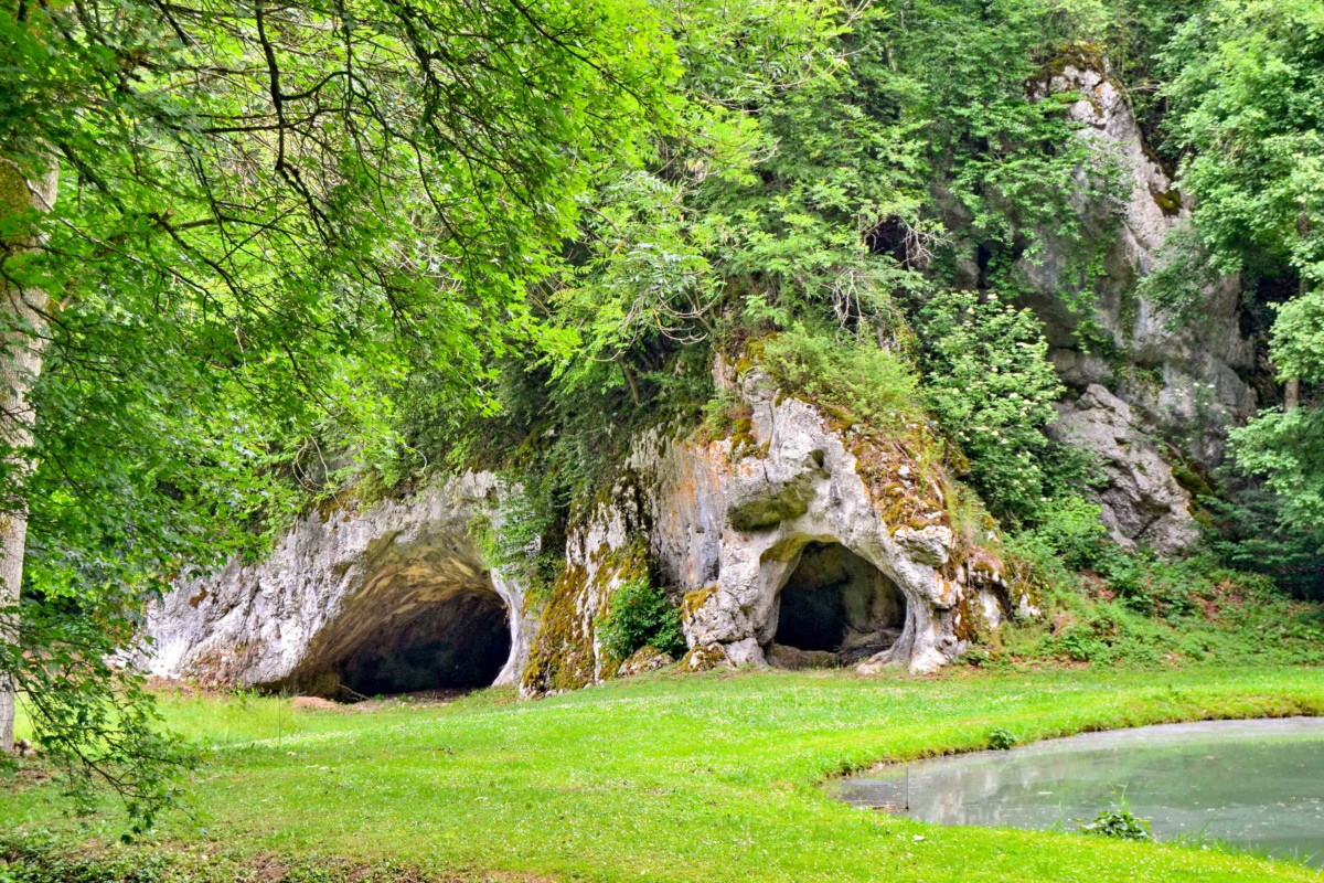 La grotte de Mannlefelsen à Oberlarg © Florival fr - licence [CC BY-SA 3.0] from Wikimedia Commons