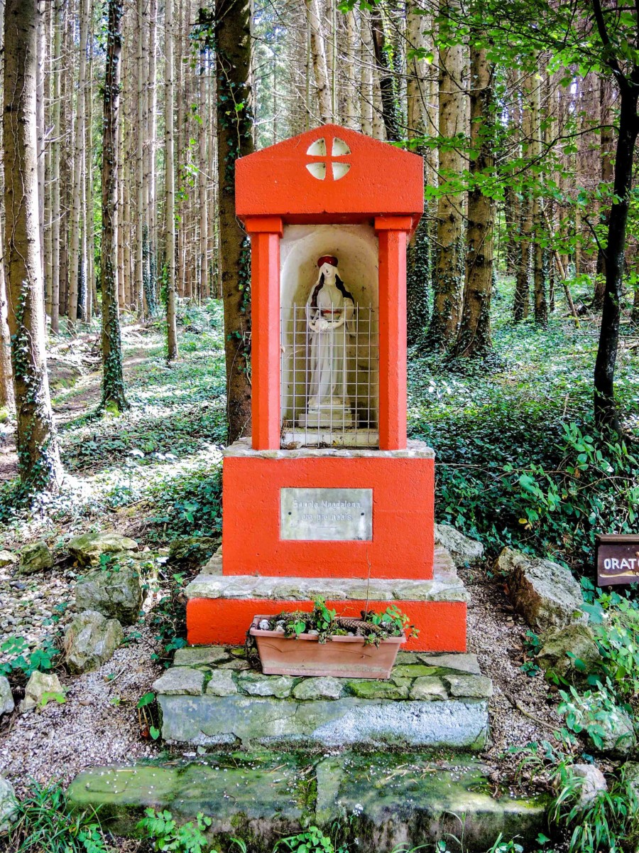 Jura alsacien - L'oratoire de Sainte-Madeleine à Wolschwiller © Espirat - licence [CC BY-SA 4.0] from Wikimedia Commons