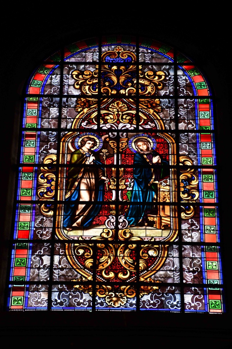 Eglise Notre-Dame - Vitrail de l'Annonciation © French Moments