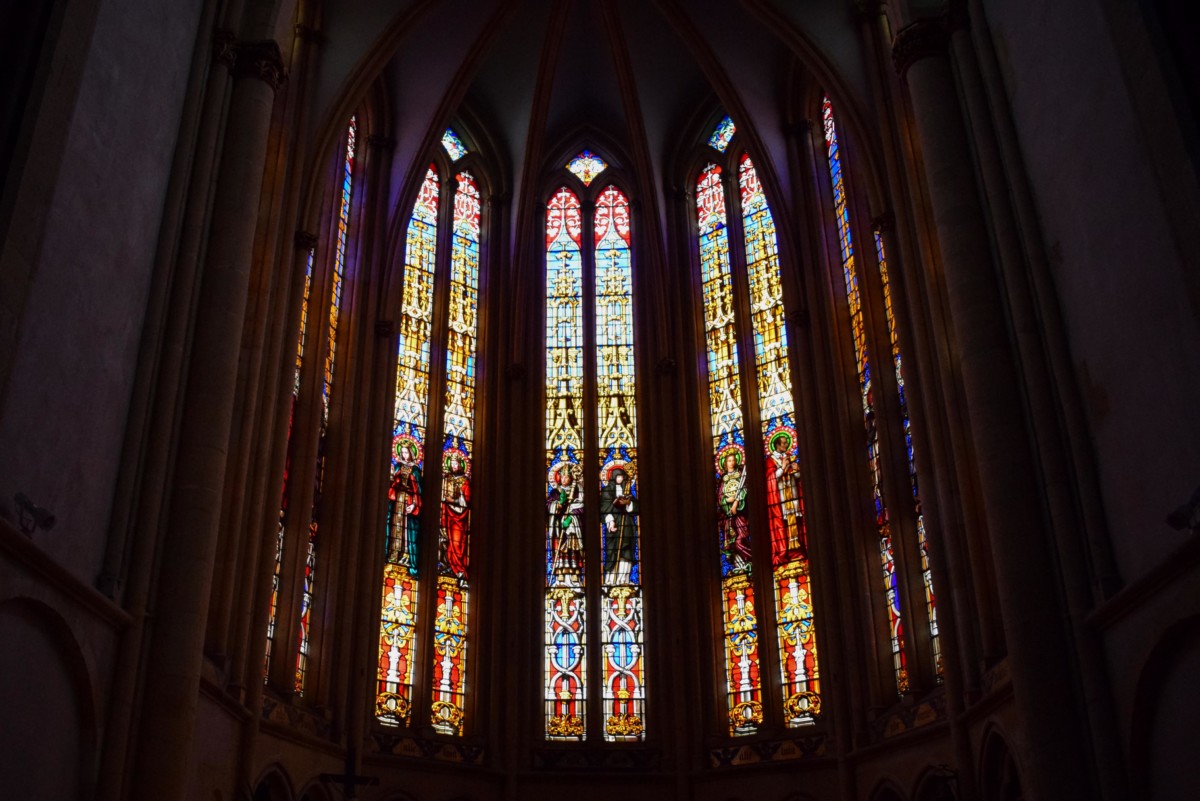 Vitraux du chœur de l'église Sainte-Ségolène © French Moments