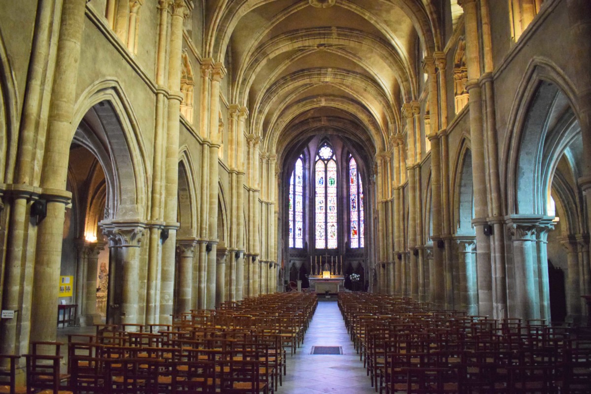 Nef de la basilique Saint-Maurice © French Moments