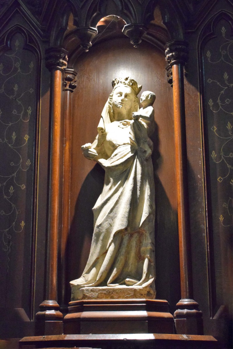 Basilique Saint-Maurice - Statue de la Vierge à l'Enfant (15e siècle) © French Moments