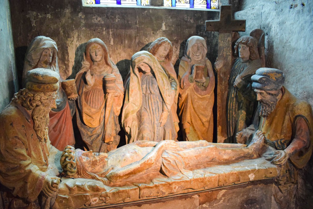 Mise au tombeau de la basilique Saint-Maurice © French Moments