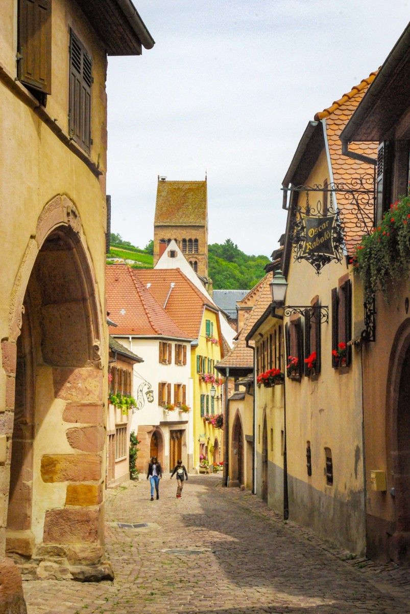 Rue Haute de Gueberschwihr, Alsace © French Moments