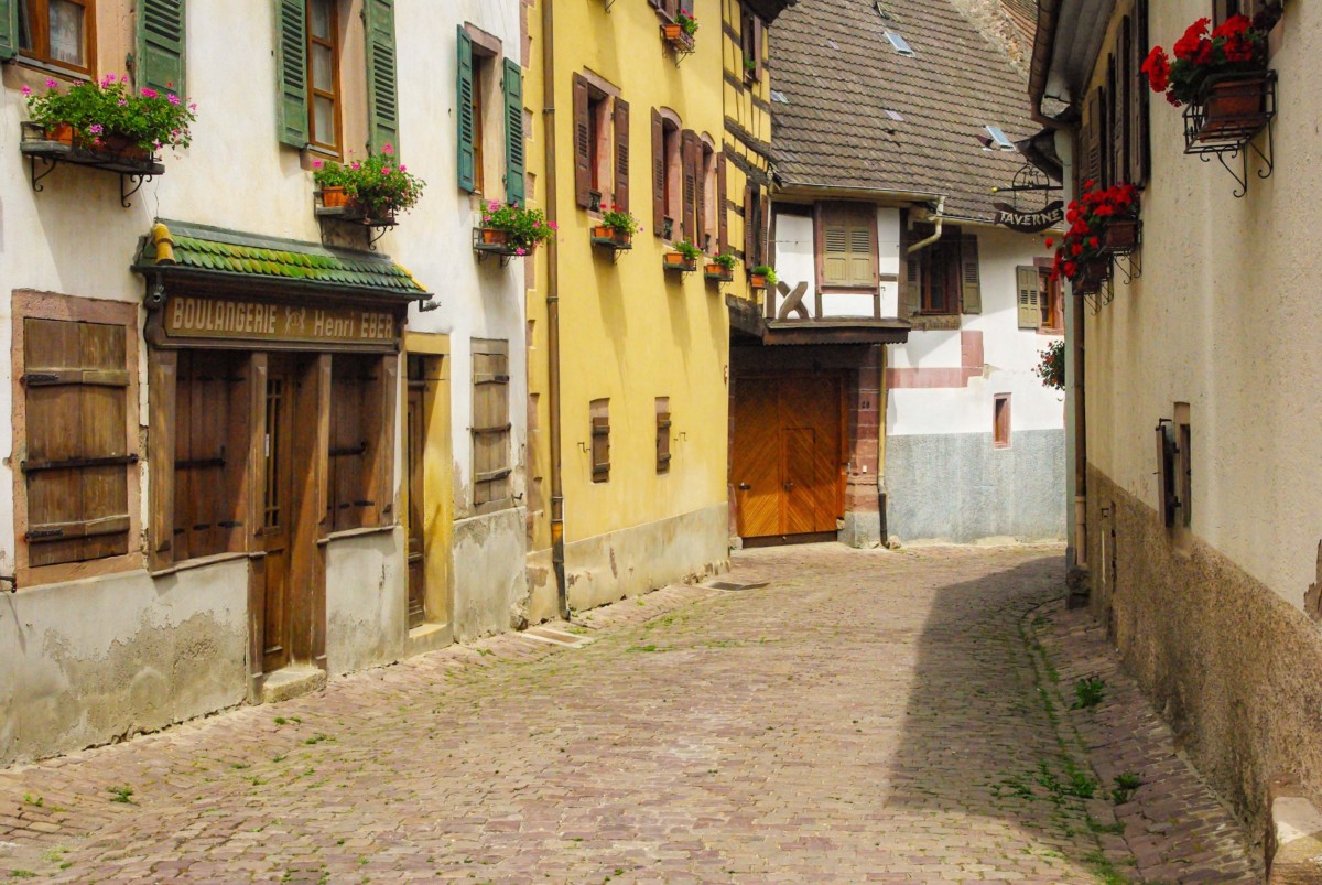 Rue Haute de Gueberschwihr, Alsace © French Moments