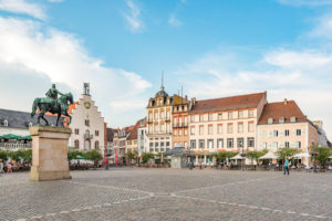 Décapole alsacienne - Rathausplatz, Landau in der Pfalz © Tilman2007- licence [CC BY-SA 4.0] from Wikimedia Commons
