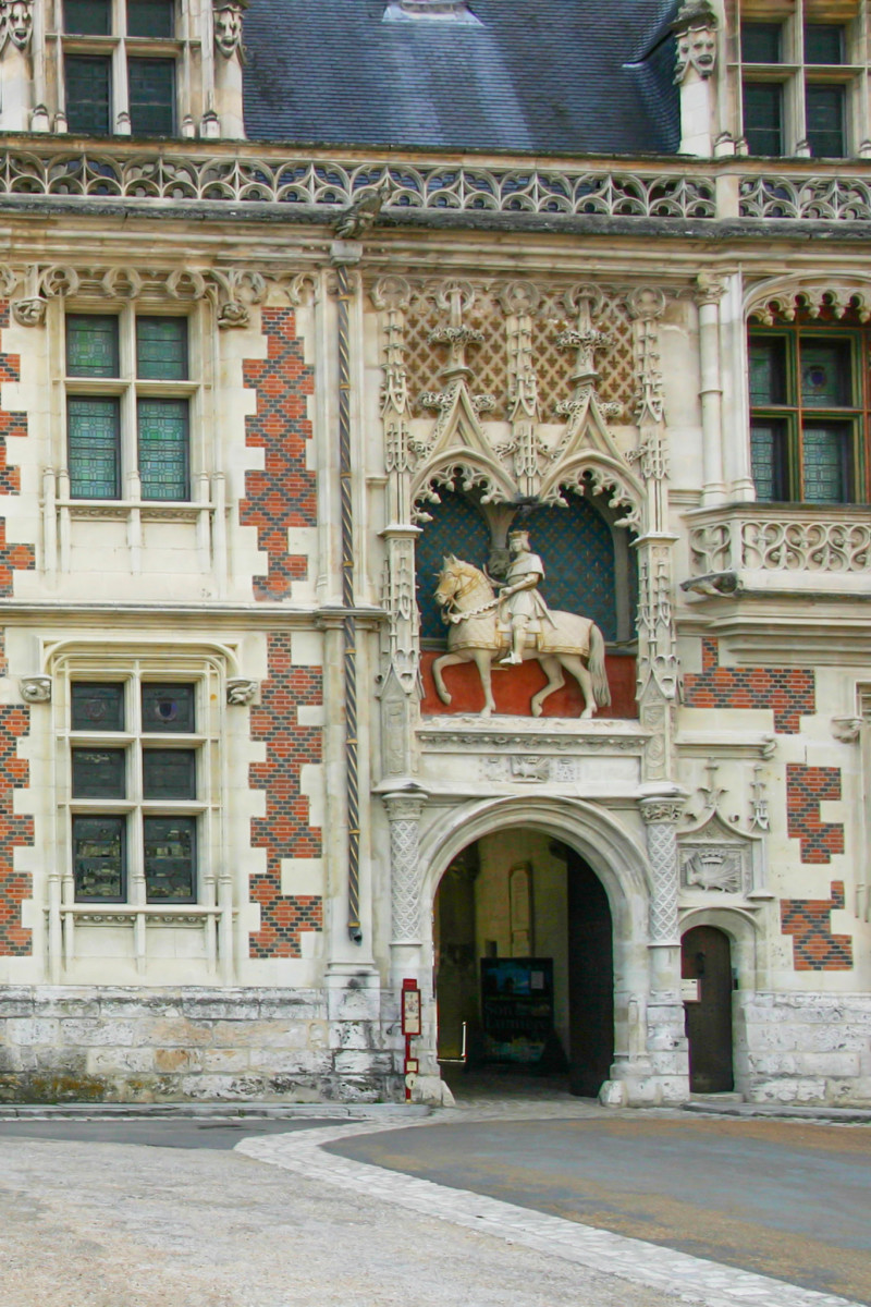 Porterie du Château de Blois LR © Gerd Eichmann licence [CC BY-SA 4.0] from Wikimedia Commons
