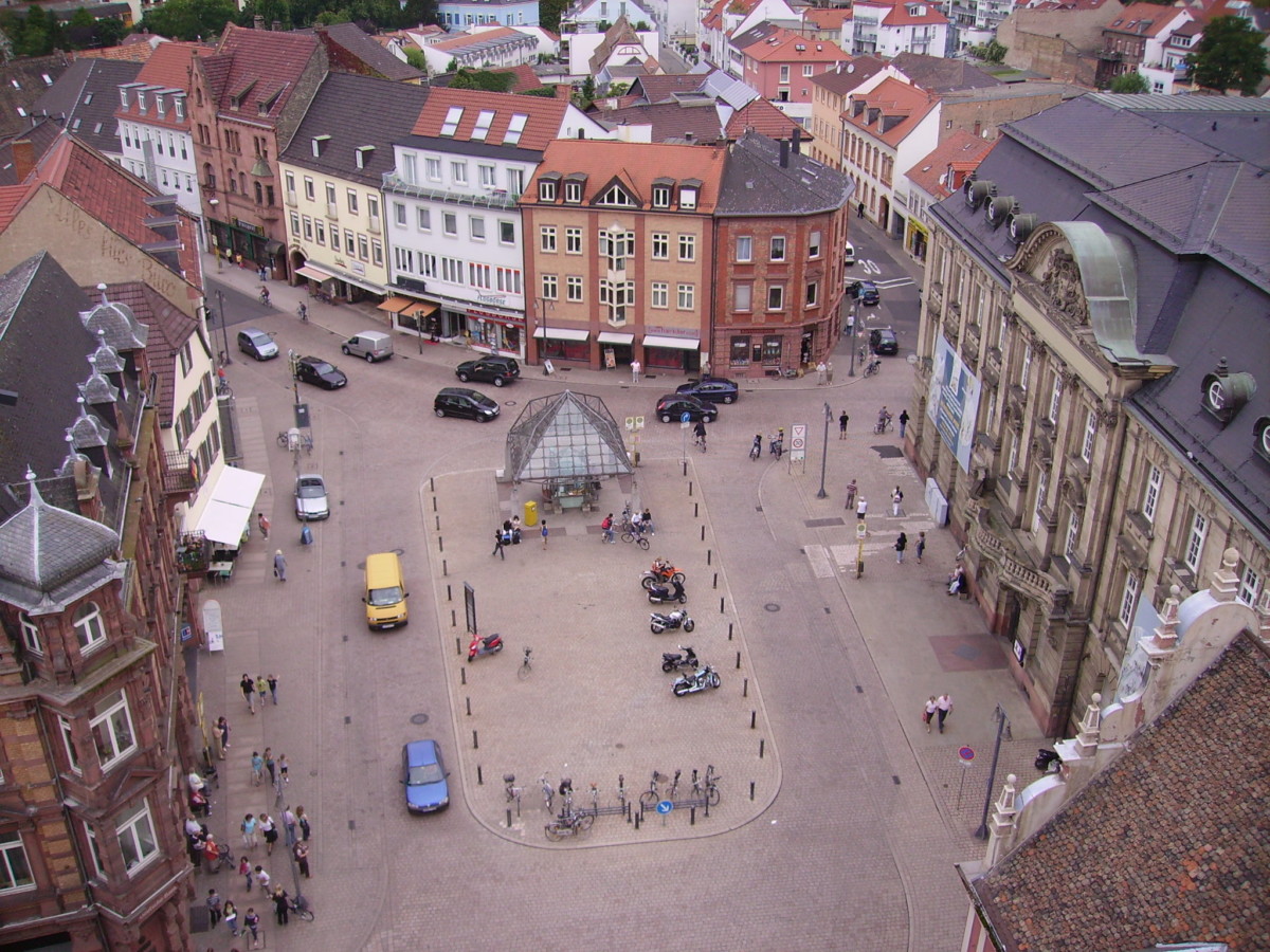 La Postplatz vue de l'Altpörtel. Photo by Immanuel Giel (Public Domain)