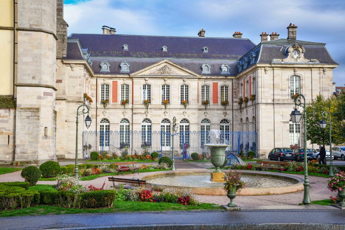 Palais abbatial de Remiremont © French Moments
