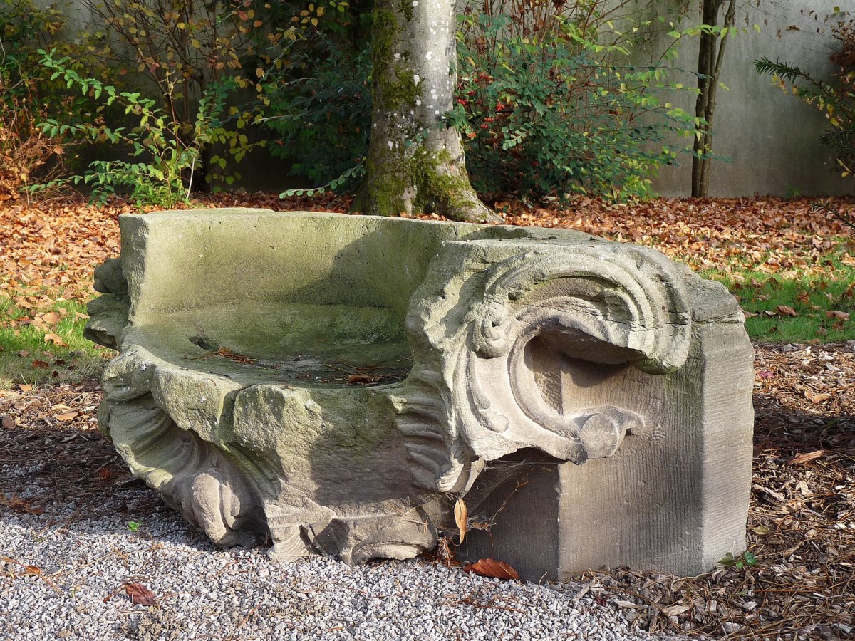 Un des vestiges du Grand Jardin du Chapitre © Ji-Elle - licence [CC BY-SA 3.0] from Wikimedia Commons