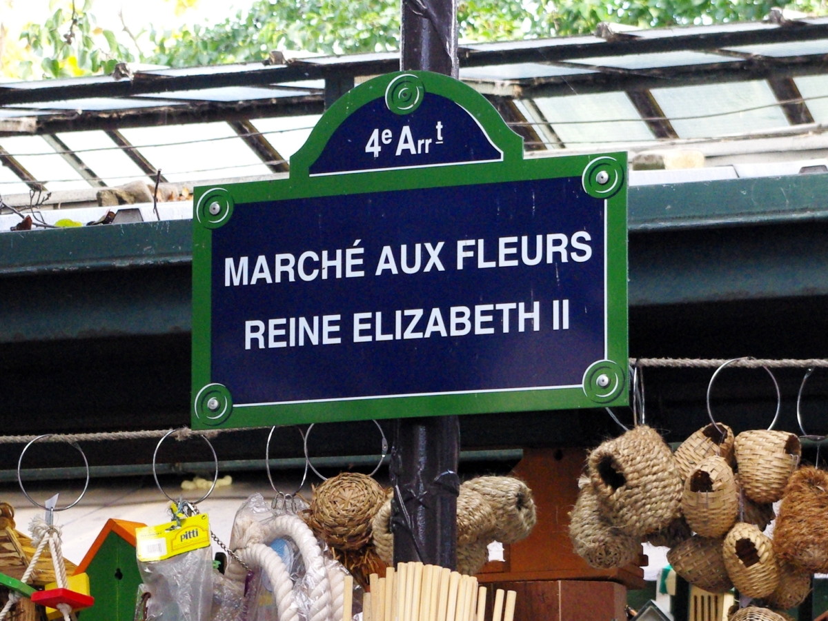 Au marché aux fleurs Reine Elizabeth II, Paris © French Moments