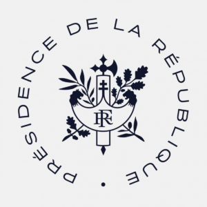 La croix de Lorraine dans le faisceau de licteur (armoiries de la République française)