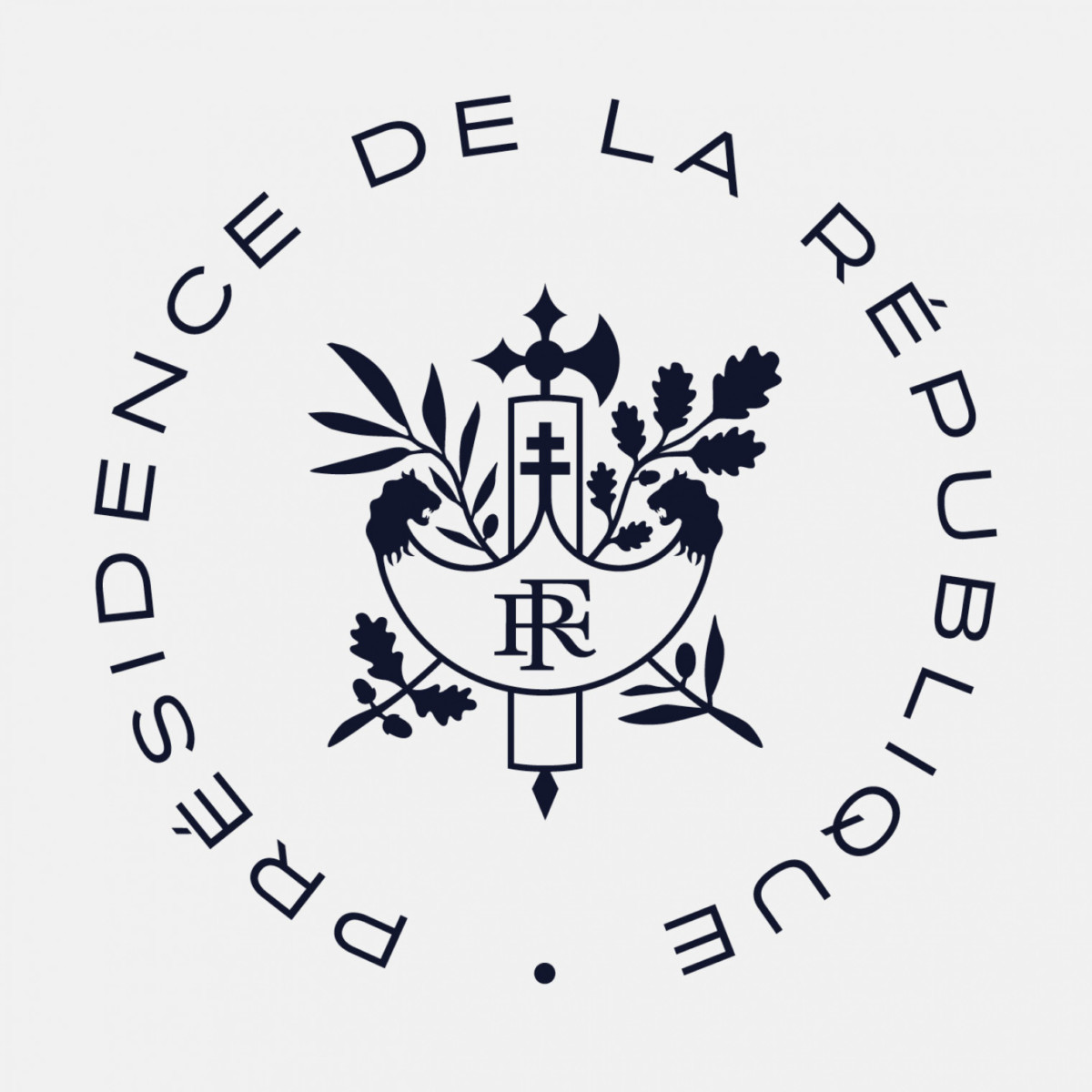 La croix de Lorraine dans le faisceau de licteur (armoiries de la République française)