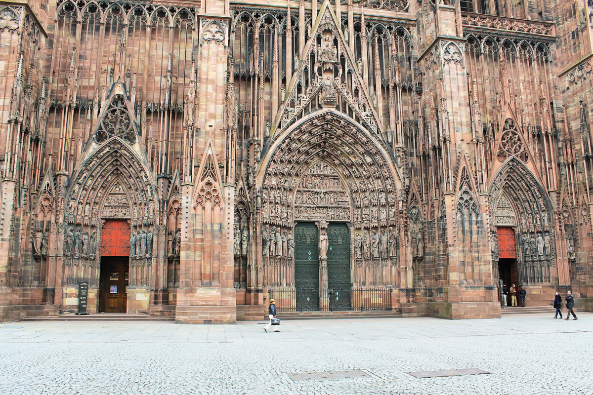 Les trois portails de la façade de la cathédrale de Strasbourg © Patrick Nouhailler - licence [CC BY-SA 2.0] from Wikimedia Commons