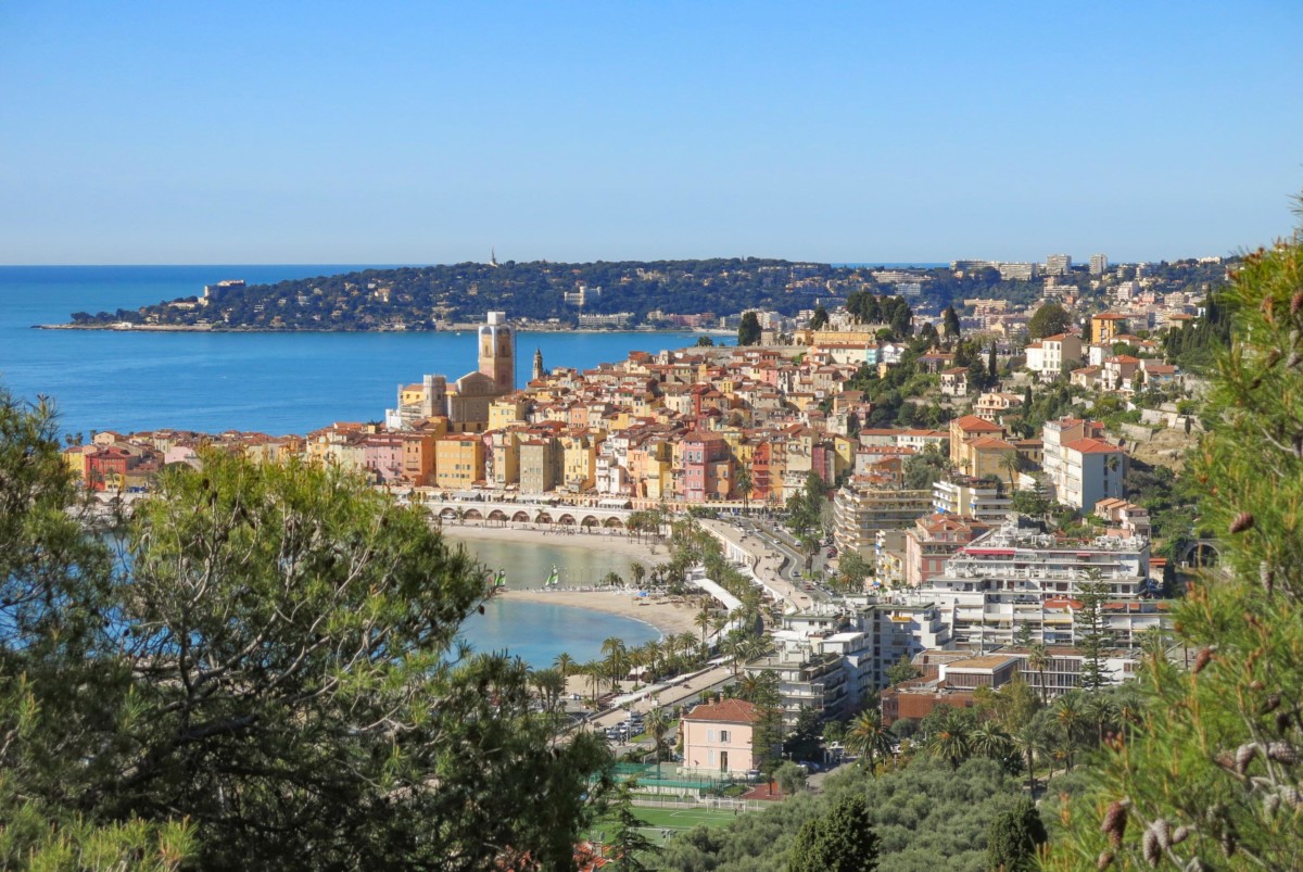 La vieille ville de Menton depuis le Domaine des Colombières. Photo : Tangopaso (Domaine public)