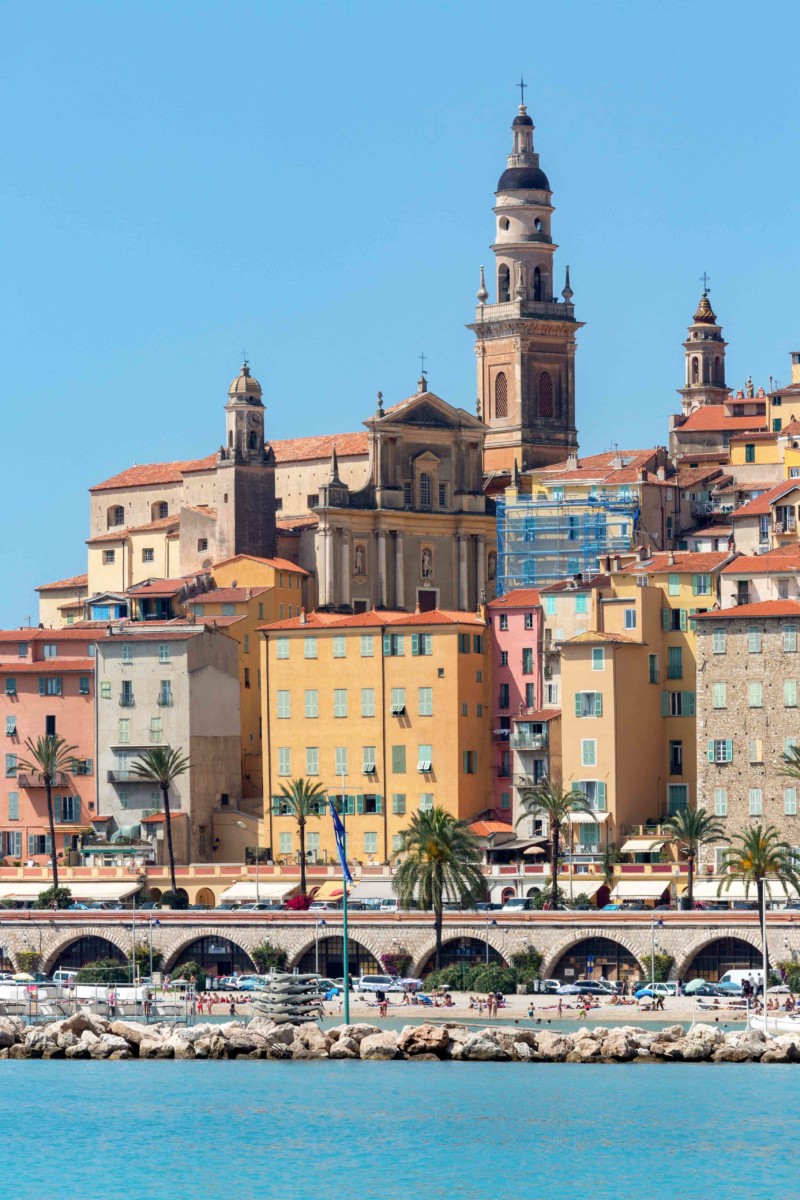 Menton, Côte d'Azur. Photo La station balnéaire de Menton sur la Côte d'Azur. Photo : @SteveAllenPhoto via Twenty20