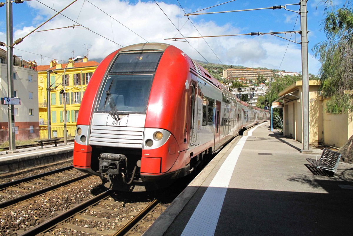 A la gare de Menton. Photo : Tangopaso [Public Domain]