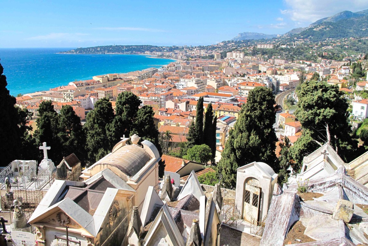 La vue depuis le cimetière de Menton. Photo : Tangopaso (Domaine public)