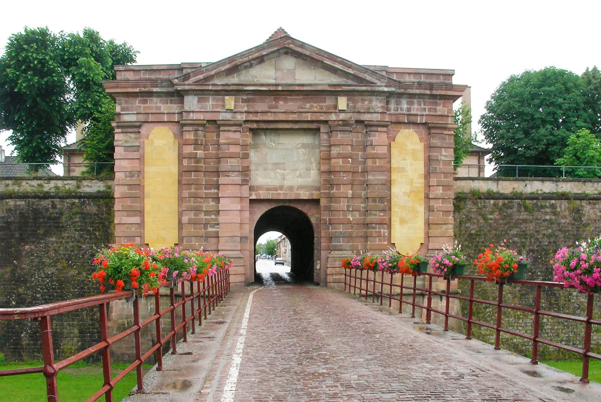 Portes fortifiées d'Alsace - Neuf-Brisach Porte de Colmar © Gzen92 - licence [CC BY-SA 4.0] from Wikimedia Commons