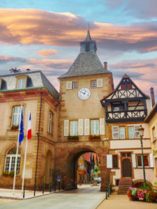 Portes fortifiées d'Alsace - Porte de l'Hôtel de Ville à Rosheim © French Moments