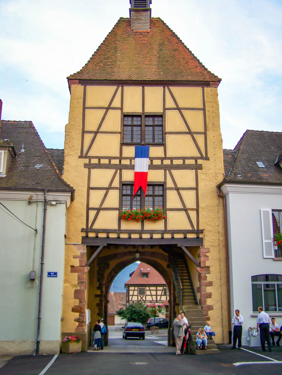 Portes fortifiées d'Alsace - Wihr-au-Val - Untertor © Madaki - licence [CC BY 2.5] from Wikimedia Commons