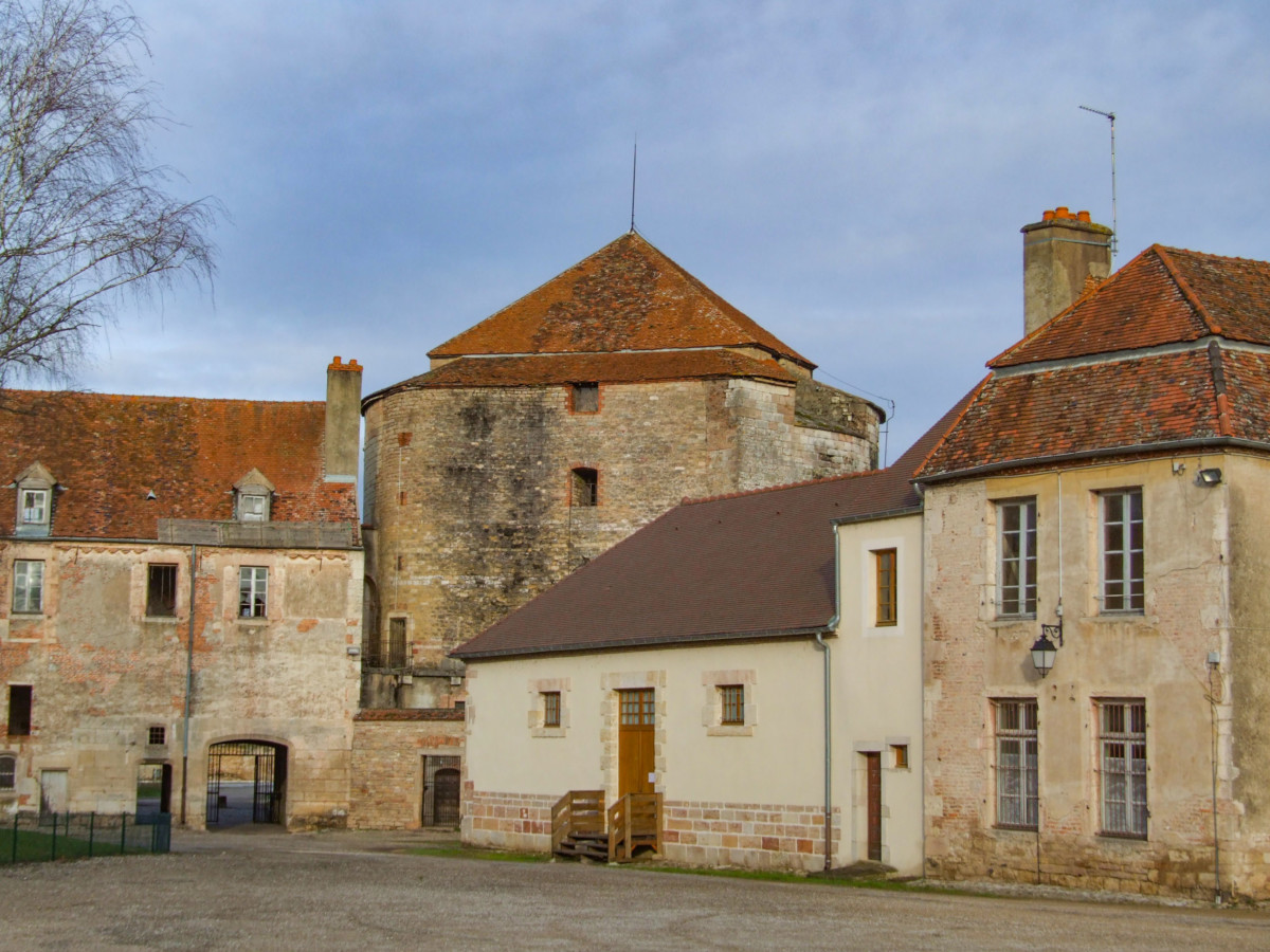 Le château d'Auxonne et la Tour Notre-Dame © Christophe.Finot - licence [CC BY-SA 2.5] from Wikimedia Commons