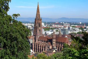Villes allemandes : Fribourg-en-Brisgau Cathedrale © H. Helmlechner - licence [CC BY-SA 4.0] from Wikimedia Commons