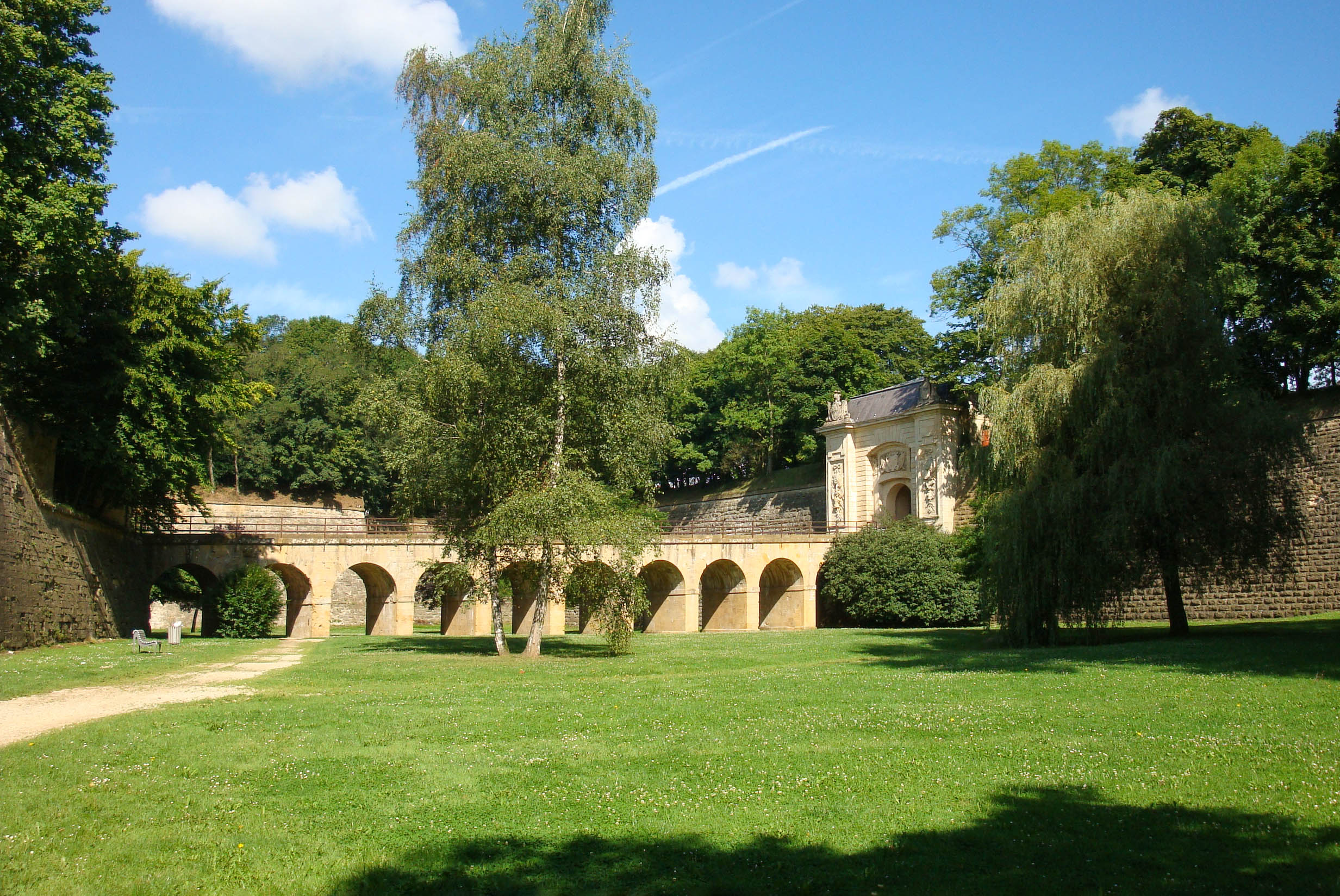 Les fortifications Vauban de Longwy et la Porte de France © Initsogan - licence [CC BY-SA 3.0] from Wikimedia Commons