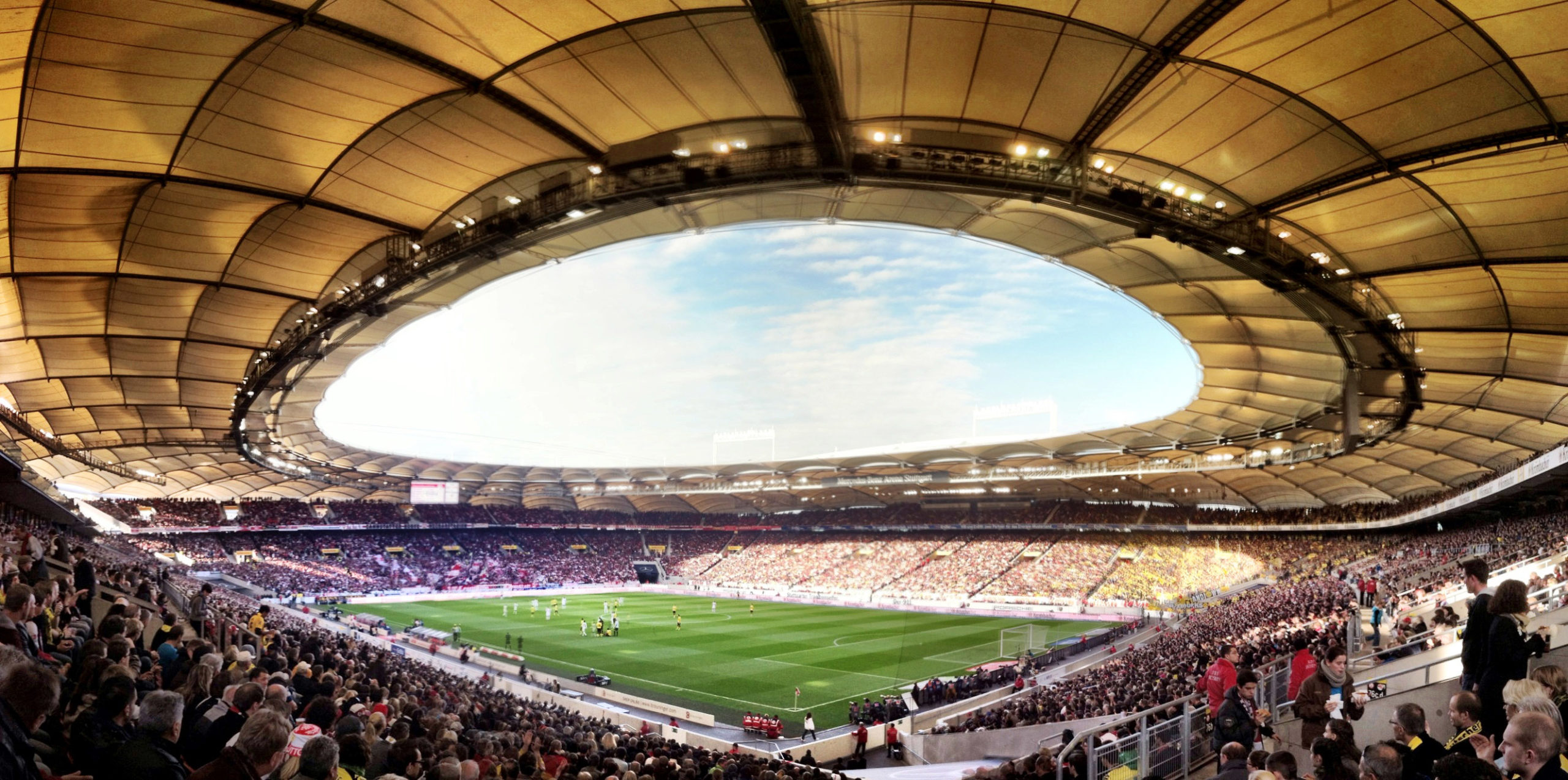 Stuttgart Mercedes-Benz Arena © Markus Unger - licence [CC BY 2.0] from Wikimedia Commons