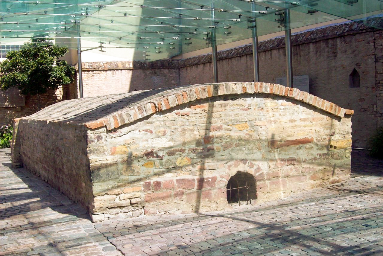 La Mikvah (bain juif) à Spire en Allemagne © Nemracc - licence [CC BY-SA 3.0] from Wikimedia Commons