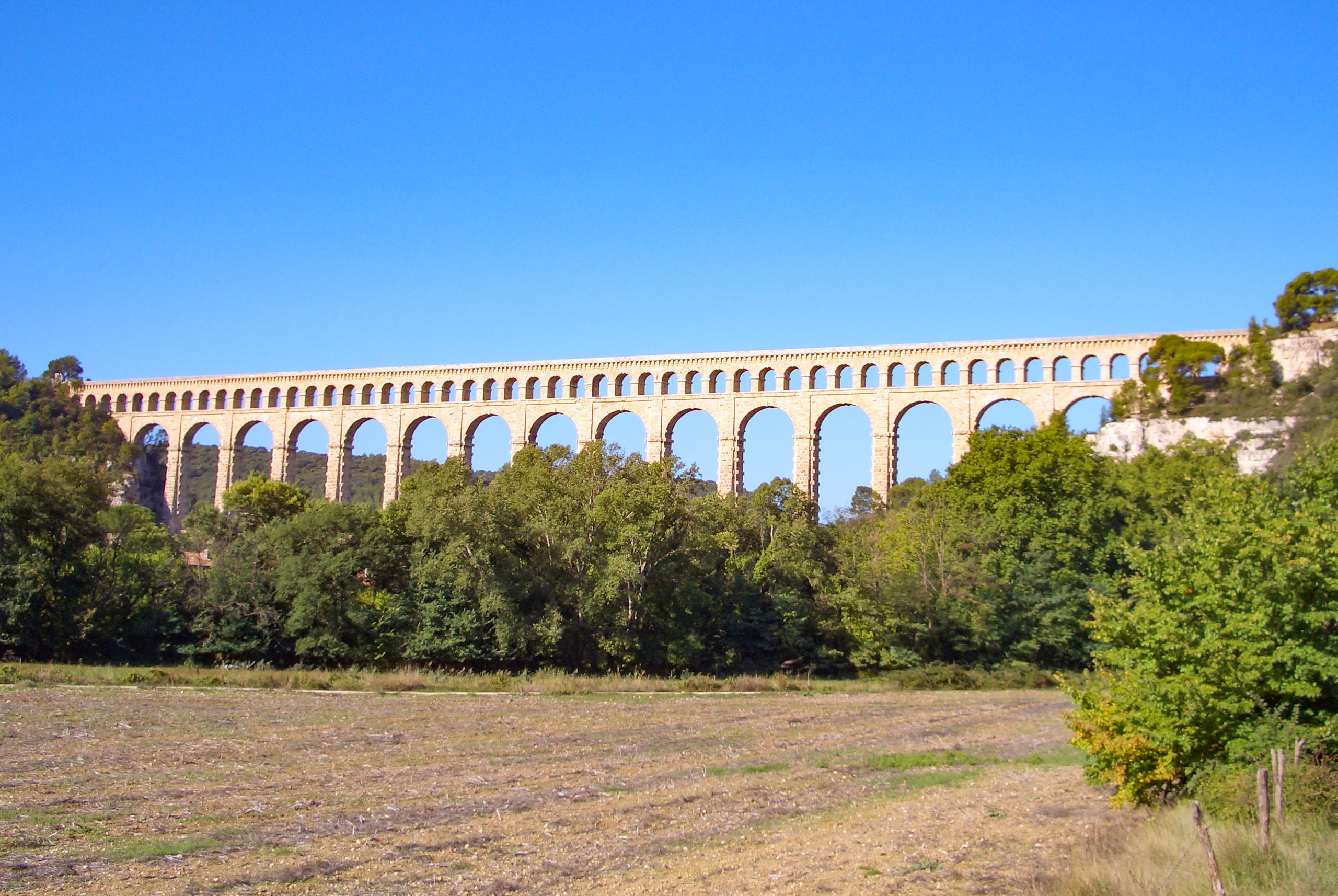 Autour d'Aix-en-Provence - Aqueduc de Roquefavour © Allie Caulfield - licence [CC BY 2.0] from Wikimedia Commons