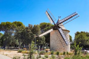 Autour d'Aix-en-Provence - Le Moulin de Bertoire à Lambesc © Mathieu BROSSAIS - licence [CC BY-SA 4.0] from Wikimedia Commons