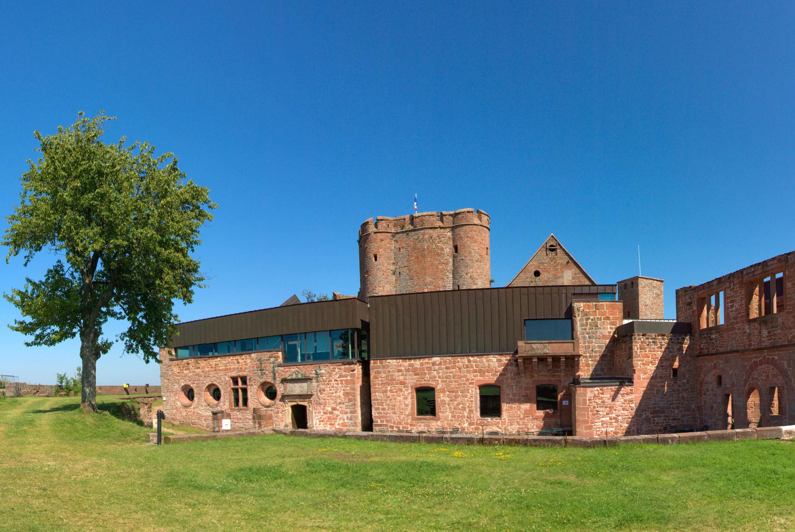 Châteaux des Vosges du Nord - Lichtenberg © Ambroise1415 - licence [CC BY-SA 4.0] from Wikimedia Commons