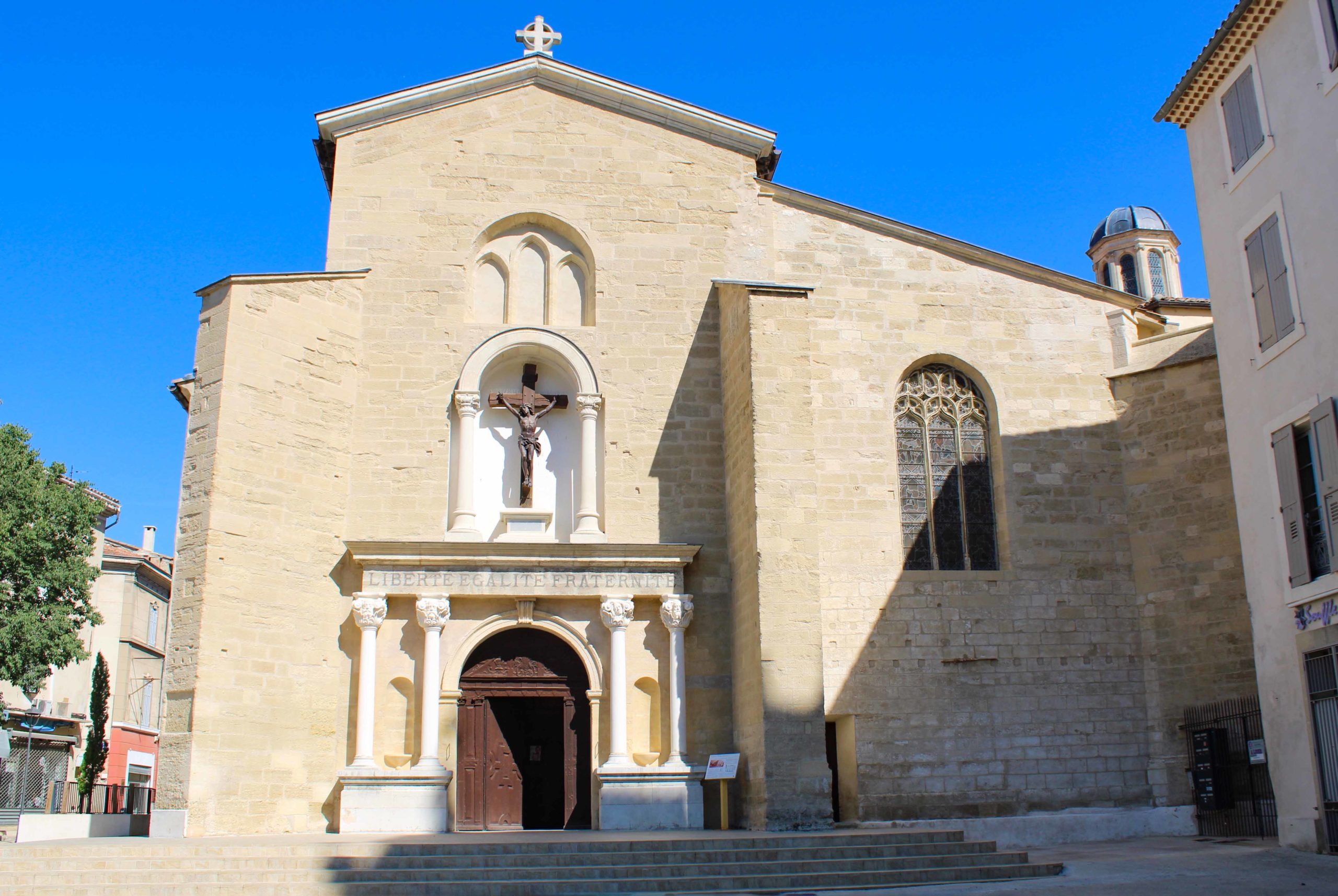 Autour d'Aix-en-Provence - Eglise Saint-Nicolas, Pertuis © René Hourdry - licence [CC BY-SA 4.0] from Wikimedia Commons