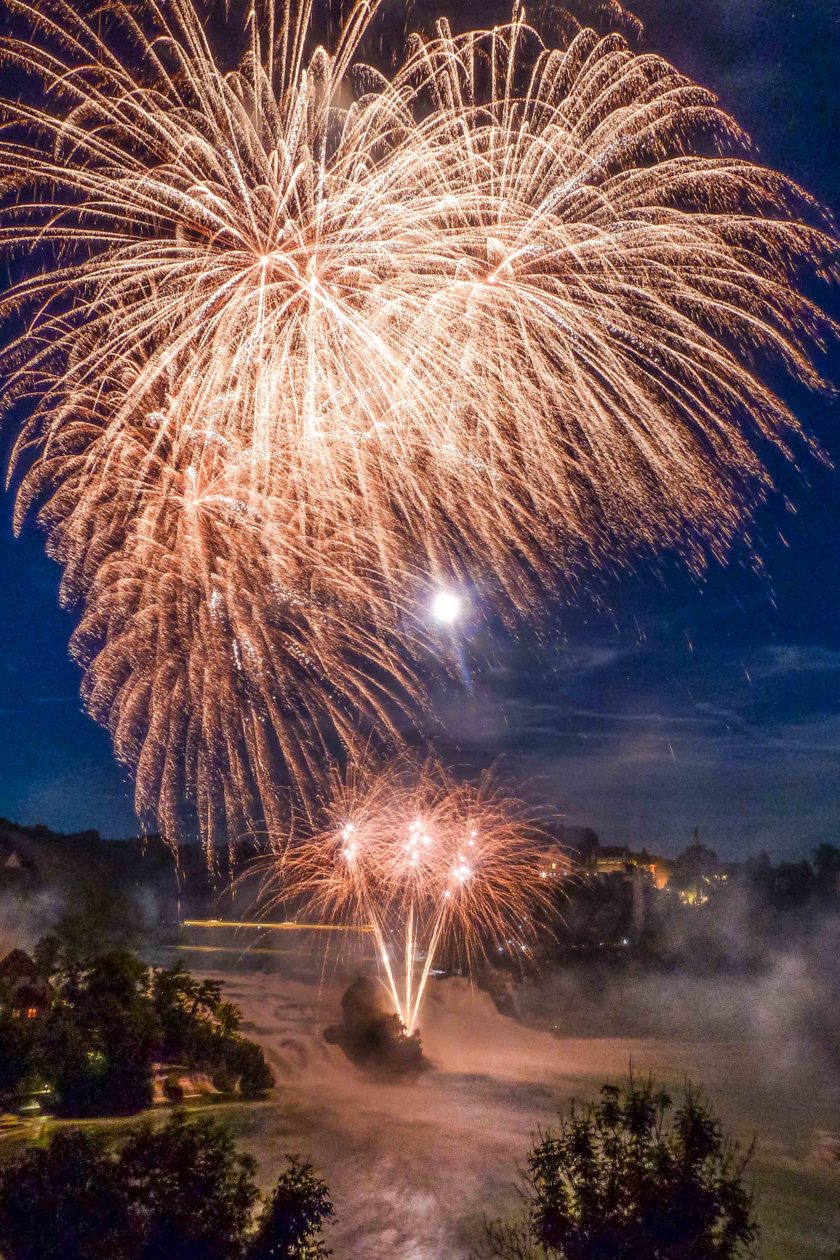 Rheinfall Fireworks © SISHION - licence [CC BY-SA 4.0] from Wikimedia Commons
