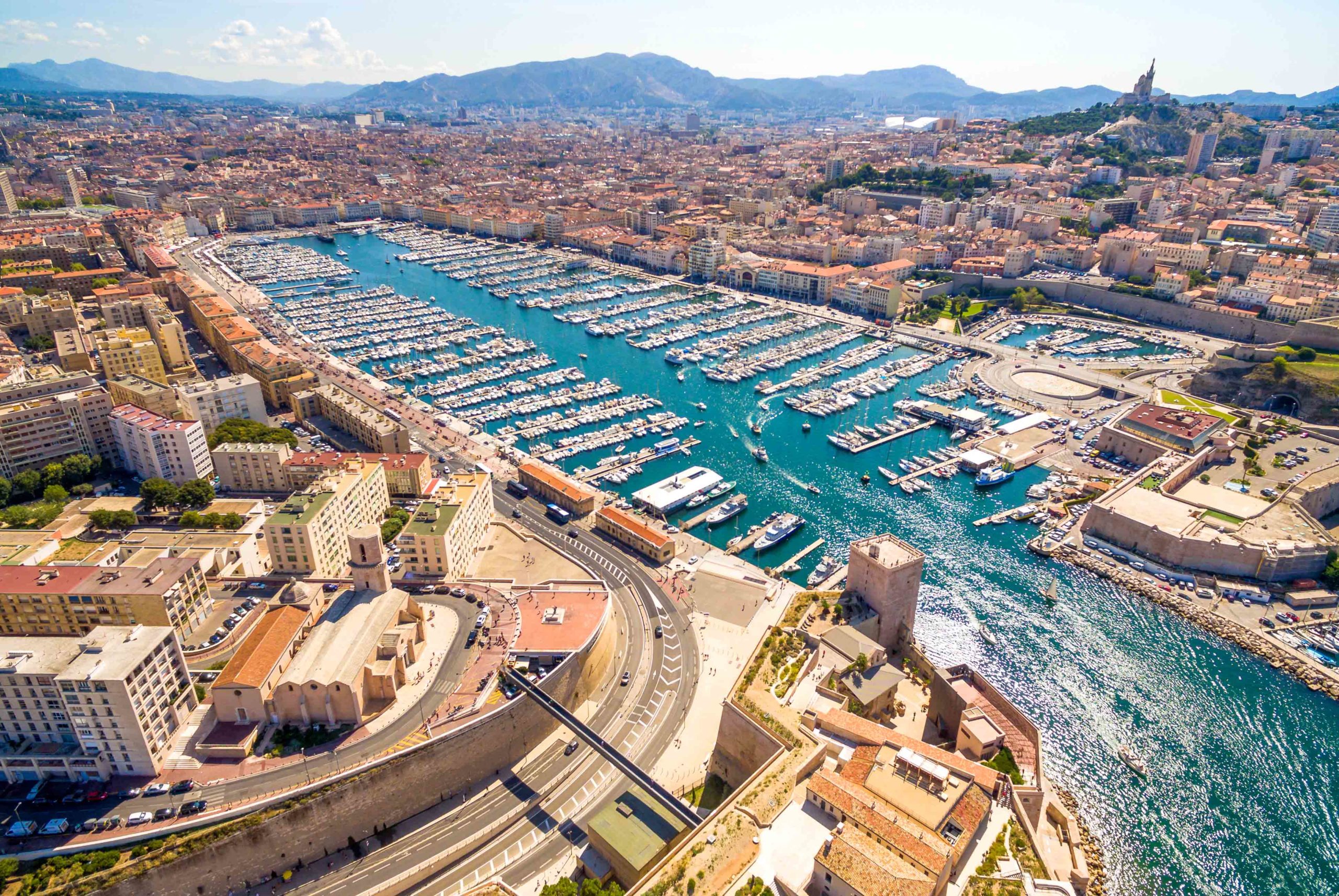 Découvrir Marseille: le Vieux-Port. Photo by sam741002 via Envato Elements