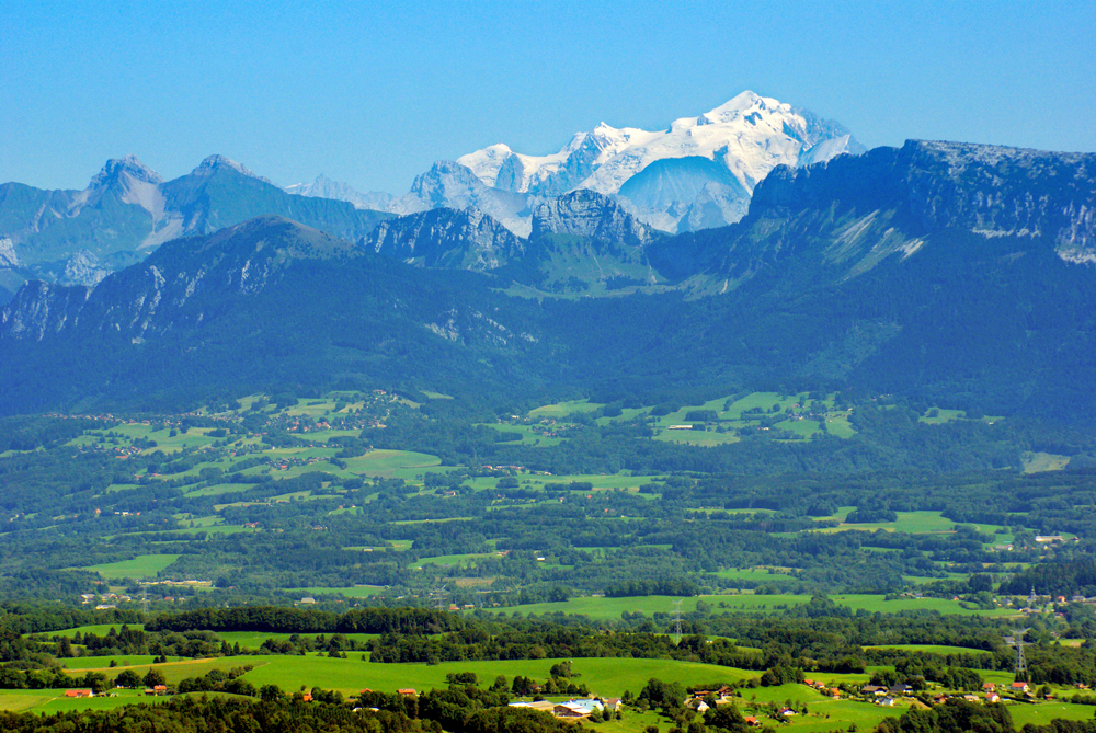 Plateau des Bornes et les Alpes (massif du Mont Blanc) © French Moments