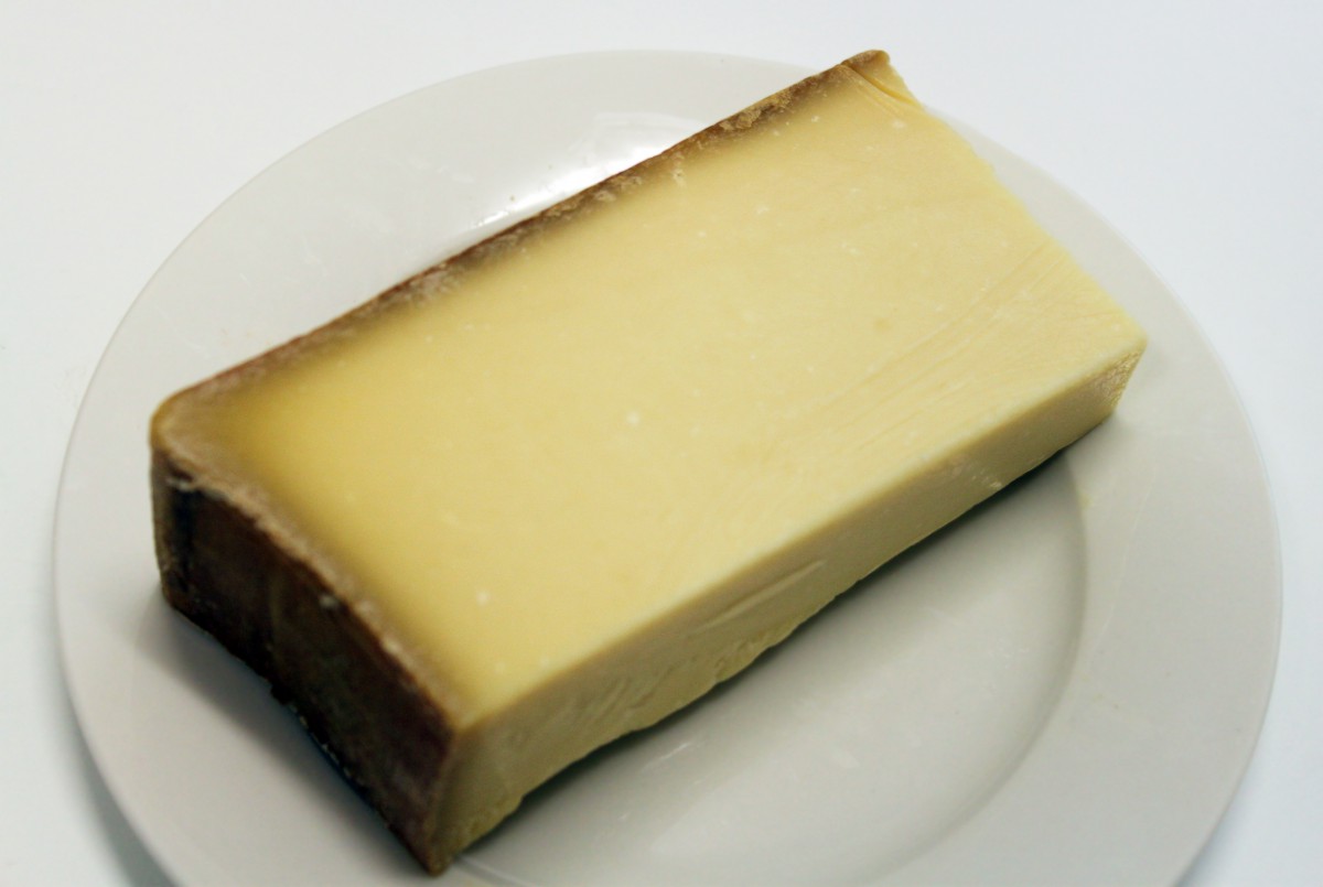 A slice of beaufort Cheese © French Moments