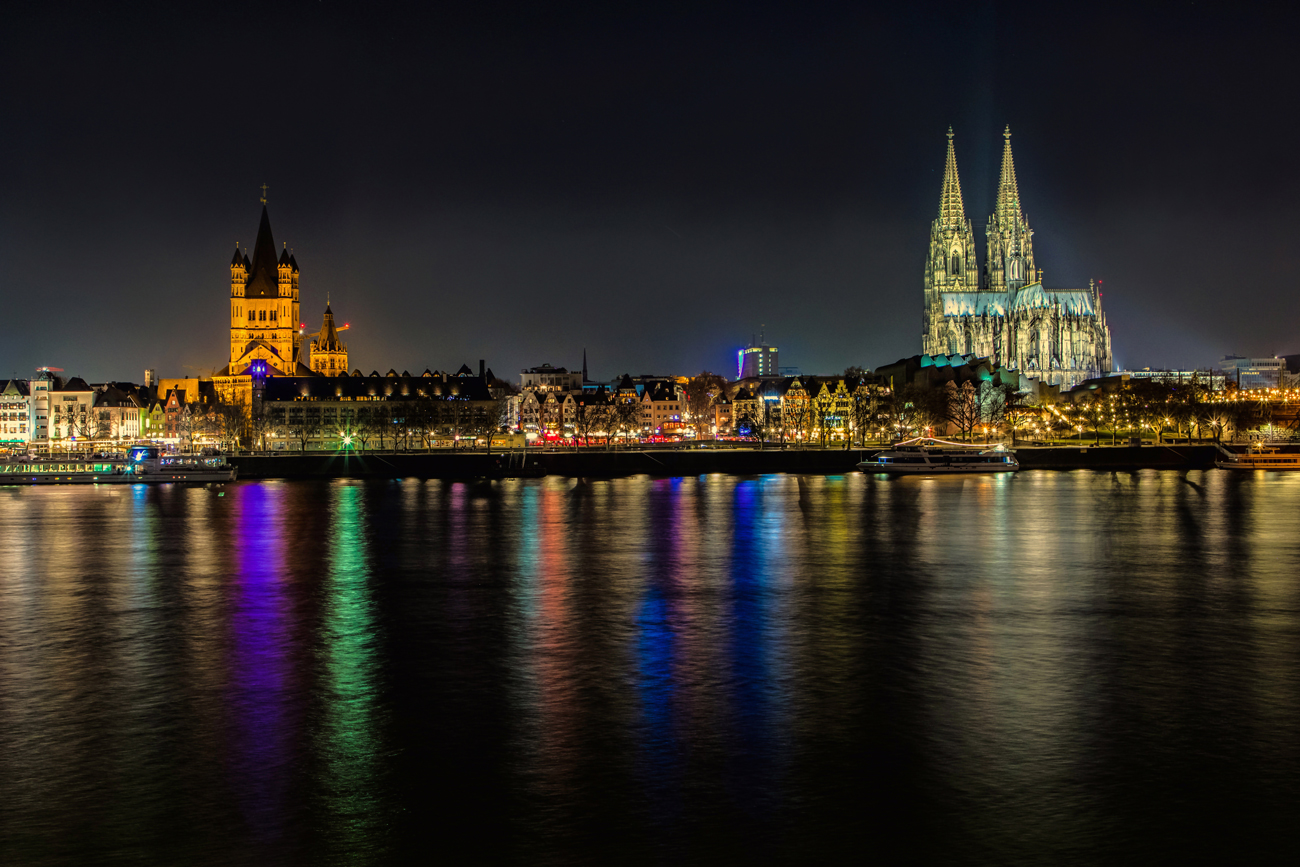 Cologne by night. Source: Depositphotos.com