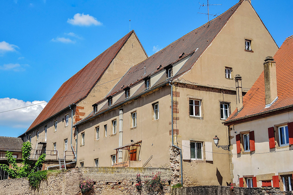 Maison dimiere from rue des Etudiants © Espirat - licence [CC BY-SA 4.0] from Wikimedia Commons