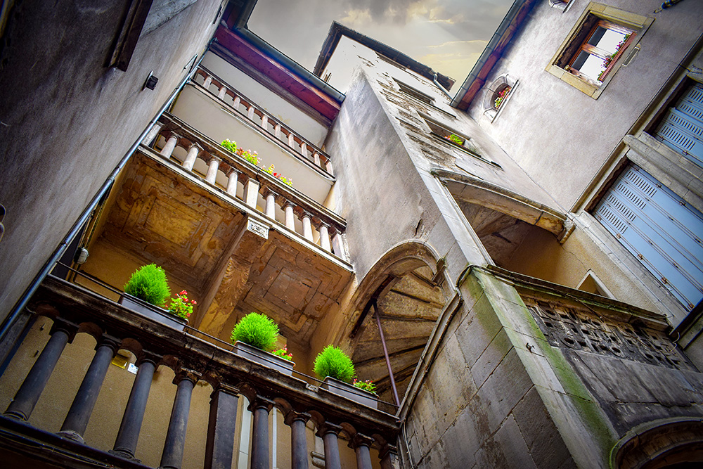 Nancy Renaissance Courtyard copyright French Moments Vieille-ville de Nancy © French Moments