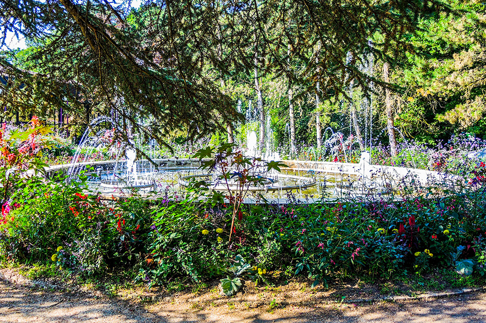 Amnéville Thermes © Espirat - licence [CC BY-SA 4.0] from Wikimedia Commons