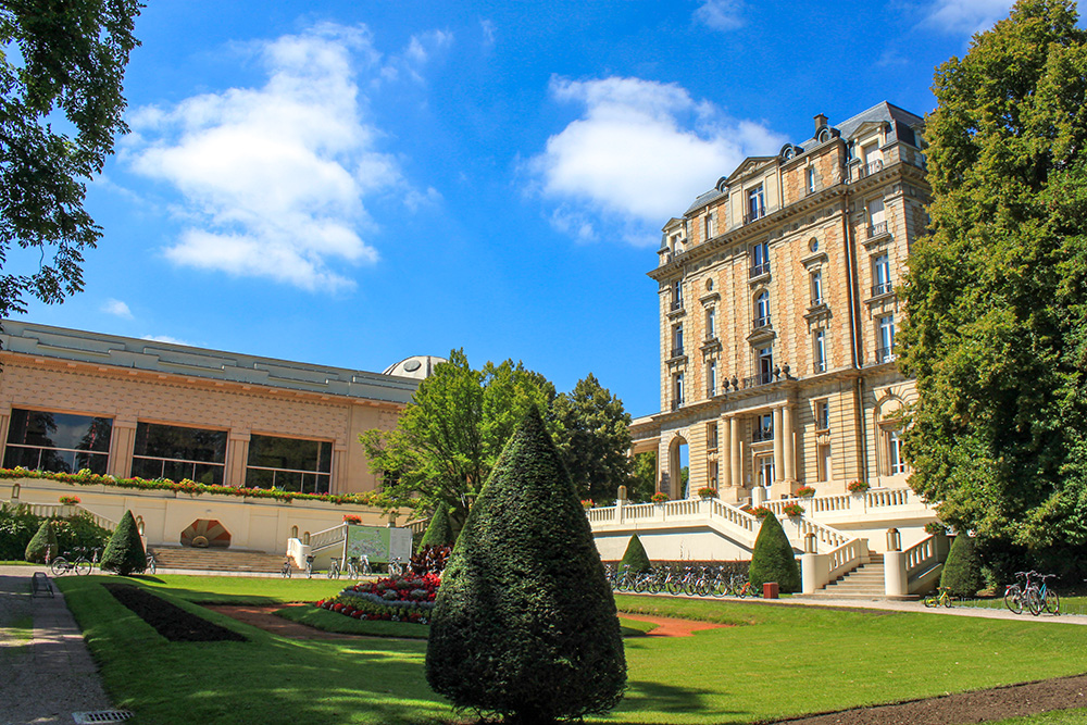 Stations thermales de Lorraine - Grand Hotel Vittel © Christophe.Finot- licence [CC BY-SA 3.0] from Wikimedia Commons