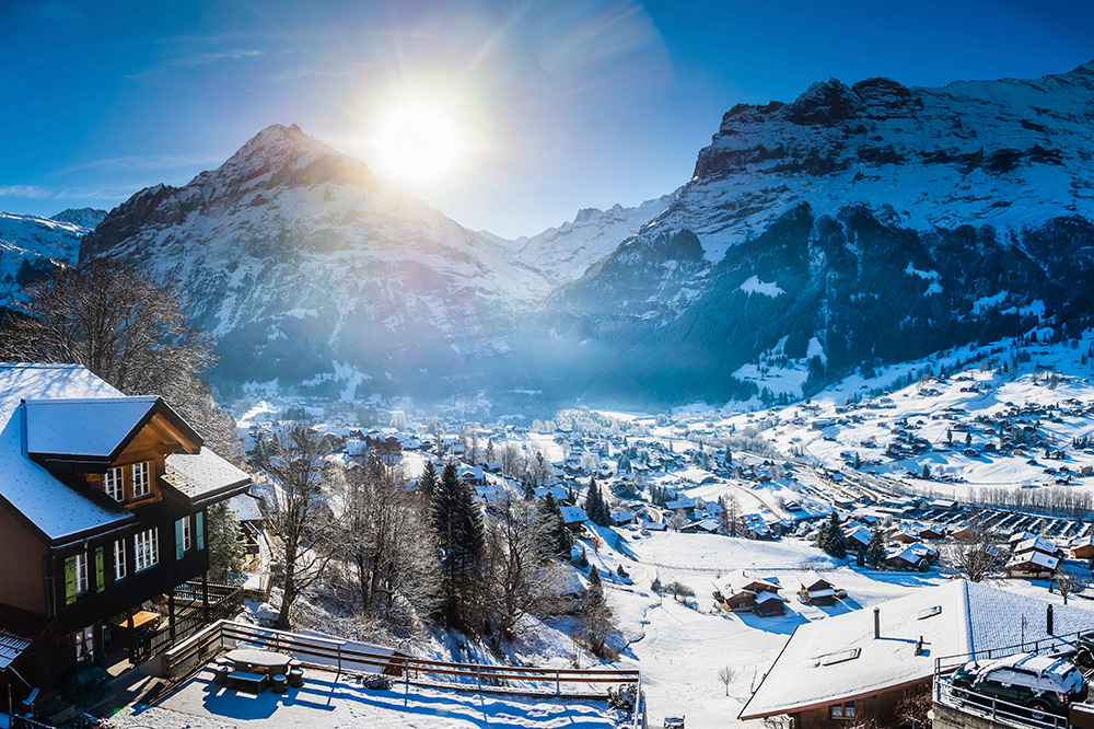 Ski en Suisse - Grindelwald. Photo by westend61 via Envato Elements
