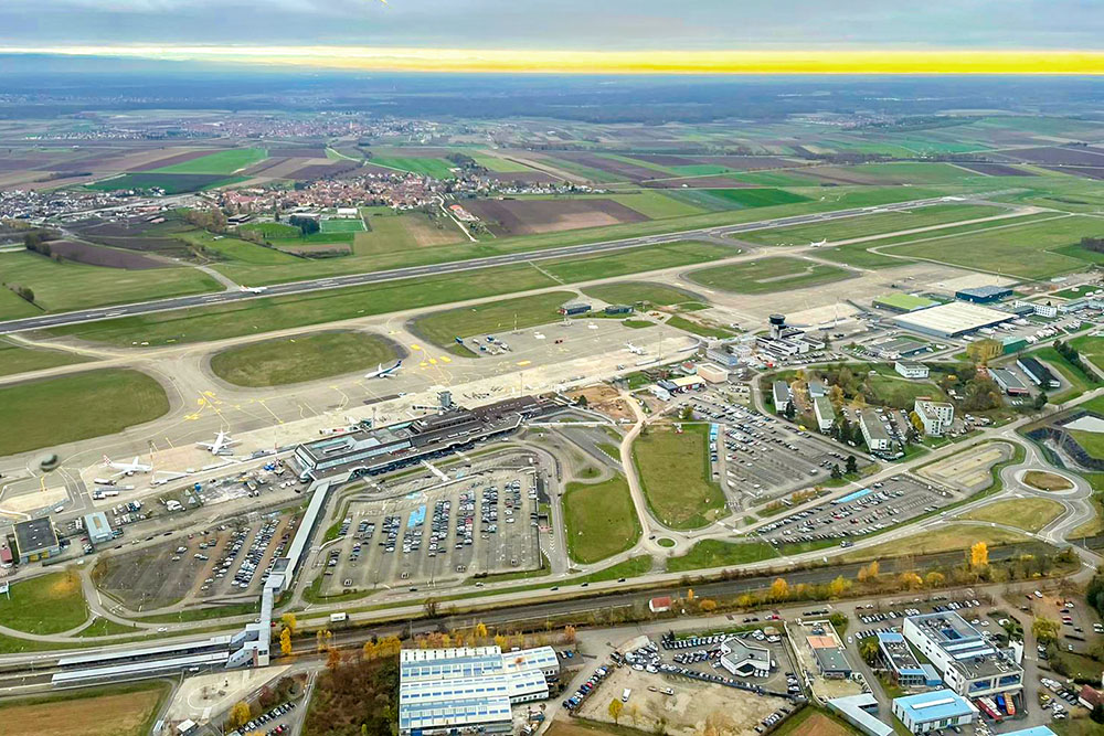 Aéroports en Alsace - Strasbourg-Entzheim © Adrienhumb - licence [CC BY 4.0] from Wikimedia Commons