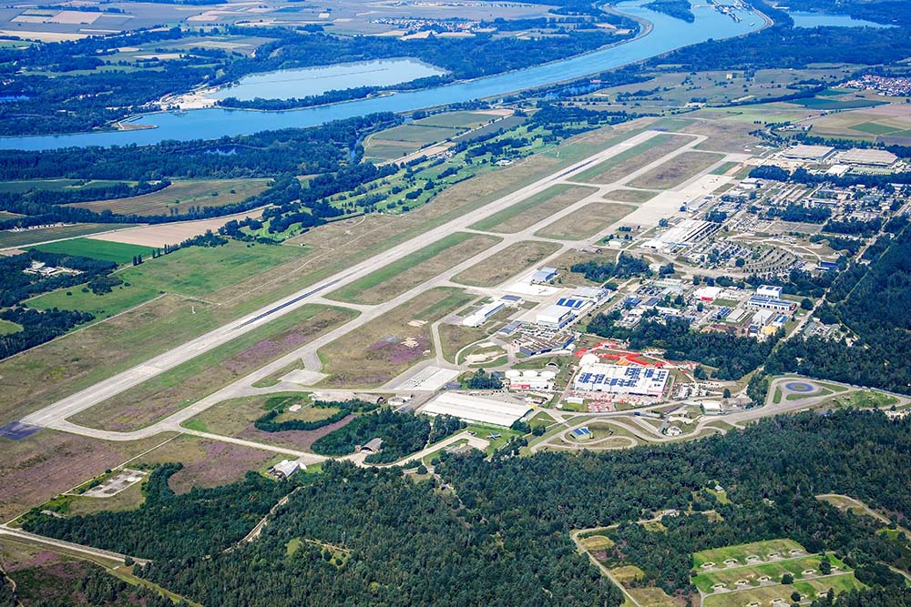 Aéroports en Alsace - Karlsruhe-Baden-Baden Airport © Carsten Steger - licence [CC BY-SA 4.0] from Wikimedia Commons