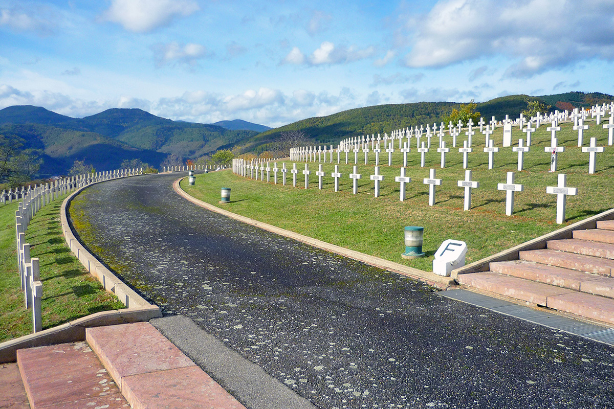 Lieux de souvenir en Alsace - Nécropole de Sigolsheim © French Moments